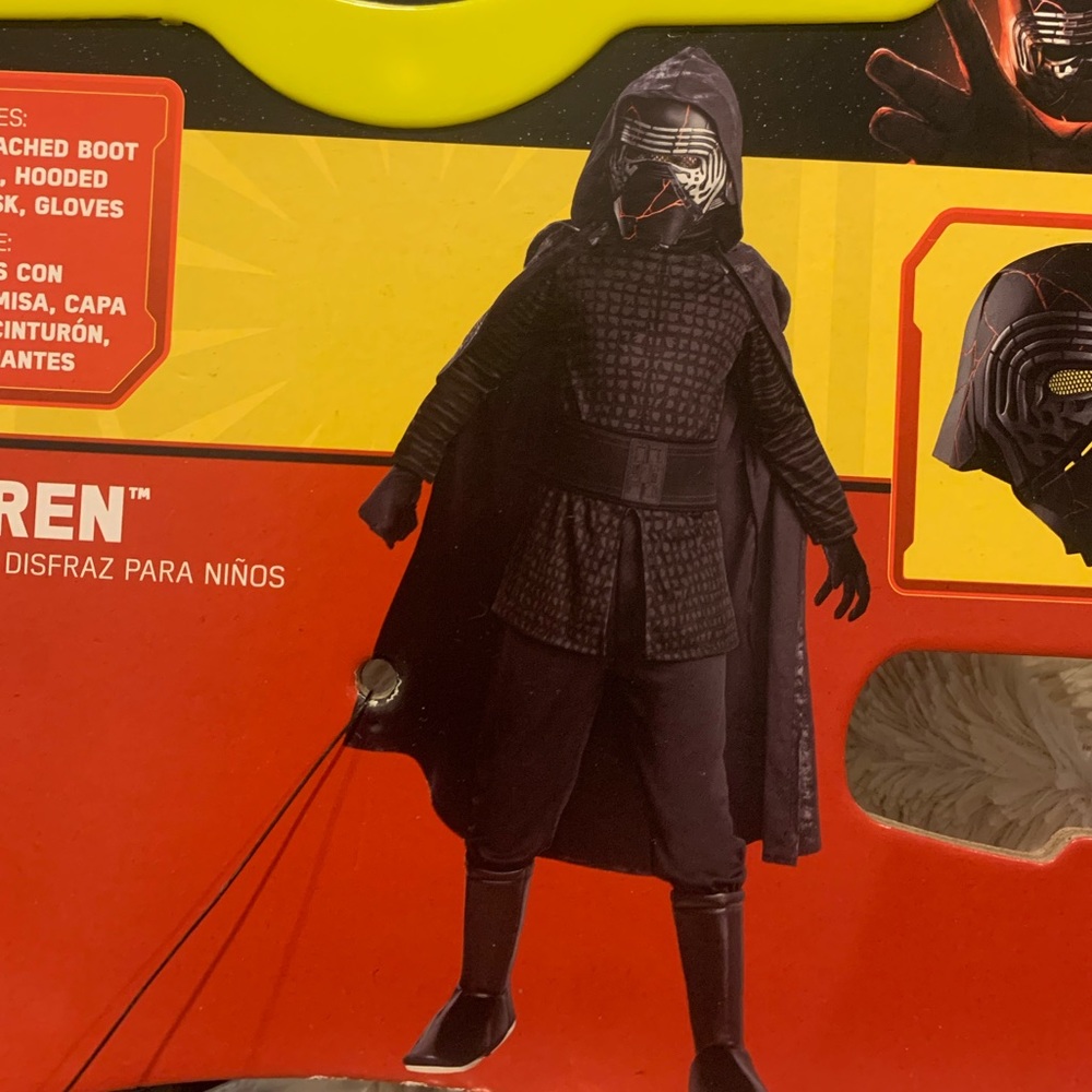 Kids Star Wars Kyle Ren costume, size small 5-6.